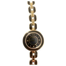Fendi Uhr aus Goldstahl Gold hardware