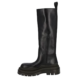 Bottega Veneta-Bottega Veneta Tire Boot in pelle di vitello di colore nero-Nero