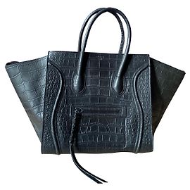 Bolsa Céline Phantom em couro crocodilo com relevo Preto