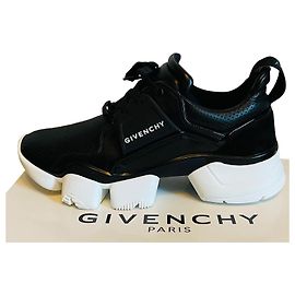 Mascella di Givenchy Nero