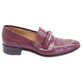 Mocassins Salvatore Ferragamo avec Accent Doré en Cuir Bordeaux Rouge Bordeaux