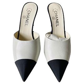 Mules Chanel Interlocking CC Logo - Novo em folha na caixa Multicor