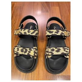 Christian Dior-Des sandales-Imprimé léopard