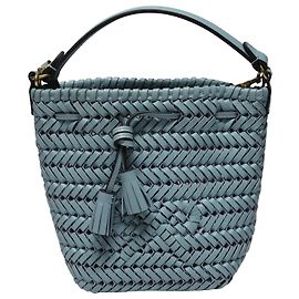 Anya Hindmarch Neeson Drawstring Tiny aus blauem Kalbsleder Leder Blau