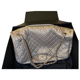 Chanel Bolsa de viagem XXL Dourado