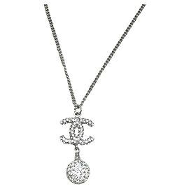 Colar CHANEL / Prata / Marca CC / Marca Coco / Bola de espelhos Prata