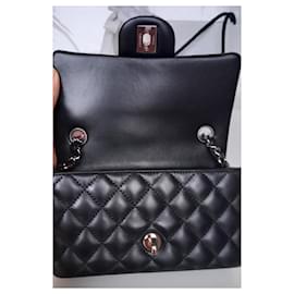 Chanel-Mini bolso clásico con solapa de Chanel-Negro