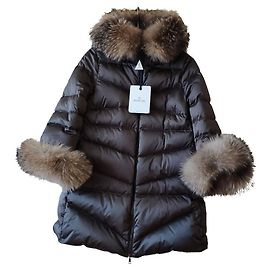 CASACO MONCLER CANTINS COM CAPUZ DE COMPRIMENTO MÉDIO. Castanha