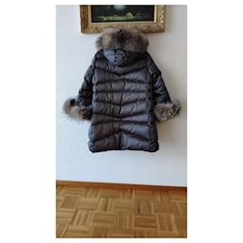 Moncler-MONCLER CANTINS HOODED MID-LENGTH DOWN COAT.-Chestnut