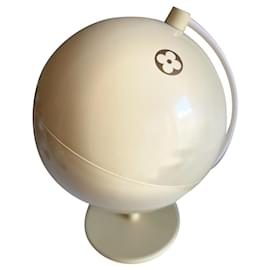 Louis Vuitton Globe Beige
