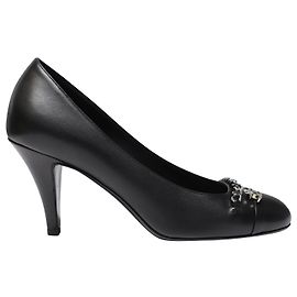 Chanel CC Logo Chain Charm Pumps in Black Lambskin Leather Black