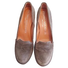 Autre Marque Taupefarbene Wildlederschuhe 9 cm Größe 38 Braun