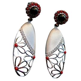 Autre Marque-Silver dangling earrings 925 and pieces of Coral surrounding an Onyx.-Silvery