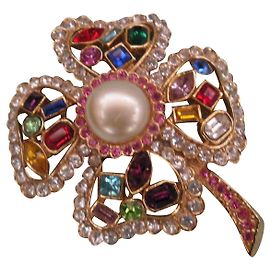 Autre Marque Broche trevo de 4 folhas com pedras multicoloridas e pérola Multicor