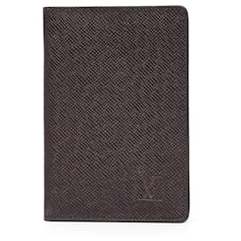Louis Vuitton-PASSPORT COVER TAIGA CHOCO-Dark brown