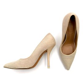 Givenchy Pumps aus beigem Kalbshaar mit goldfarbenem Lederbesatz Weiß Roh