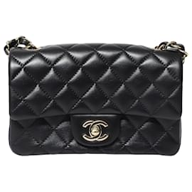 Chanel-Monedero pequeño acolchado con solapa rectangular Chanel en piel de cordero negra-Negro