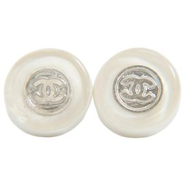 Brinco Chanel Branco