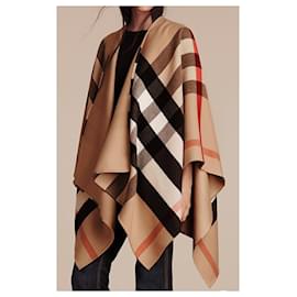 Burberry-CAPE PONCHO CAMEL 100% REVERSIBLE MERINO WOOL NEW WITH TAG-Beige