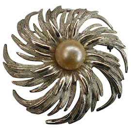 Autre Marque Brosche mit Perle Silberfarben Metall Silber