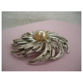 Autre Marque-Pins & brooches-Silvery