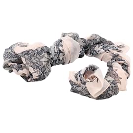 Alexander Mcqueen-Alexander McQueen Spine Lace God Save McQueen Scarf in Pink Silk-Pink