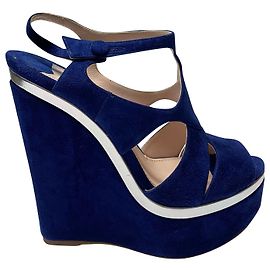 Sandali Miu Miu Cutout con plateau e zeppa in pelle scamosciata blu Blu
