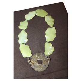 Schöne Vintage und alte chinesische Halskette aus undurchsichtiger grüner Jade oder Jadeit Hellgrün