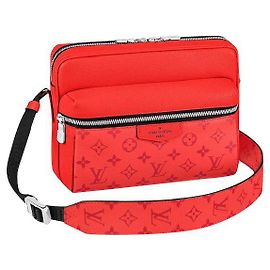 Louis Vuitton Messenger da esterno rosso LV Taigarama Rosso