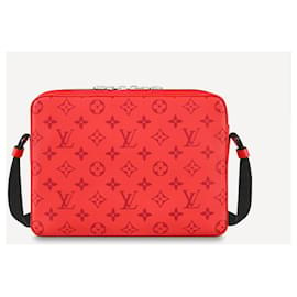 Louis Vuitton-Mensajero de exterior LV Taigarama rojo-Roja