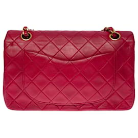 Chanel-Die begehrte Chanel Timeless Tasche 23 cm mit gefütterter Klappe aus rotem gestepptem Leder, garniture en métal doré-Rot