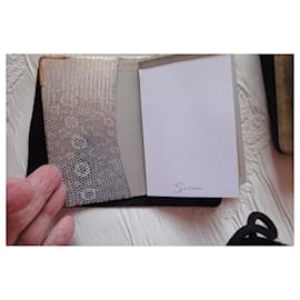Cartier-caderno + diretório-Outro