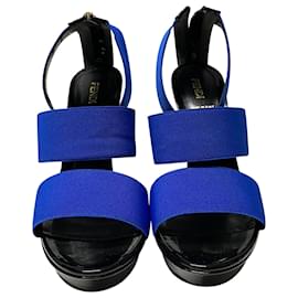 Fendi-Fendi Vernice Sandalen mit elastischem Riemen aus blauem und schwarzem Lackleder-Blau