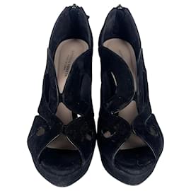 Bottega Veneta-Bottega Veneta High Heels mit Cut Out aus schwarzem Samt-Schwarz