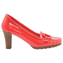 Salvatore Ferragamo Salvatore Ferragmo Gancini Loafer Heels aus rotem Lackleder Rot