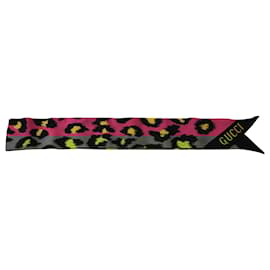 Gucci-Gucci Leopard Print Skinny Scarf in Pink Silk-Pink