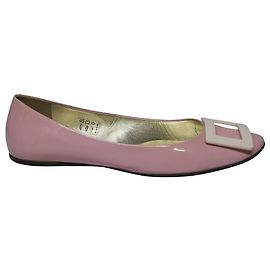 Roger Vivier Gommette Flats in Pink Patent Pink