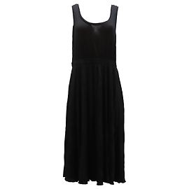 Vince Plissee-Trägerkleid mit U-Ausschnitt aus schwarzem Polyester Schwarz