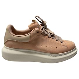 Alexander Mcqueen-Alexander McQueen Oversize Sneaker in Pink Suede-Pink