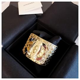 Chanel-Bracciale Chanel in oro CC Warrior con polsino-D'oro