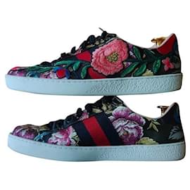Gucci-Embroidered Ace-Black
