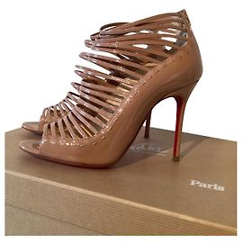 Christian Louboutin Gortika Stiefeletten Beige Lackleder Beige