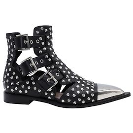 Alexander McQueen 10Stivaletti con borchie mm in pelle nera Nero