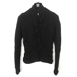 CHANEL Herbst 2003 03Eine gestrickte Cardigan-Jacke mit Rüschenfront Schwarz