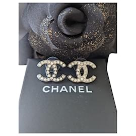 Chanel-CC B17Brincos Clássicos Grandes de Cristal com Logo K-Metálico