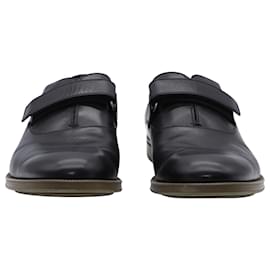 Gucci-Gucci Strap-On Loafer aus schwarzem Leder-Schwarz