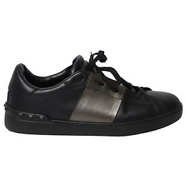 Sneakers Basse Rockstud Valentino Garavani in Pelle di Vitello Nera Nero