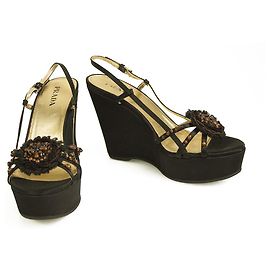 Prada Black Satin Brown Beaded Flower Platform Slingback Heels Taille compensée 39.5 Noir
