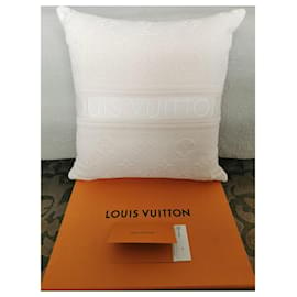 Louis Vuitton-LOUIS VUITTON oreiller / coussin LVACATION Beige-Beige