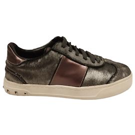 Valentino Rockstud Sneaker in Silberfohlen Silber